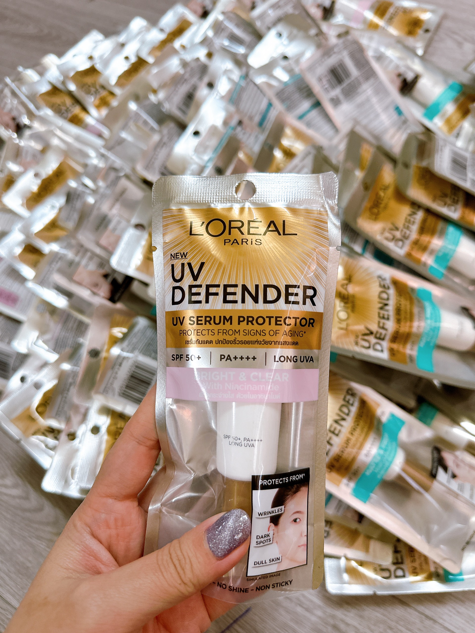 Kem Chống Nắng L’Oreal Mịn Nhẹ Nâng Tông Giảm Thâm Nám 15ml