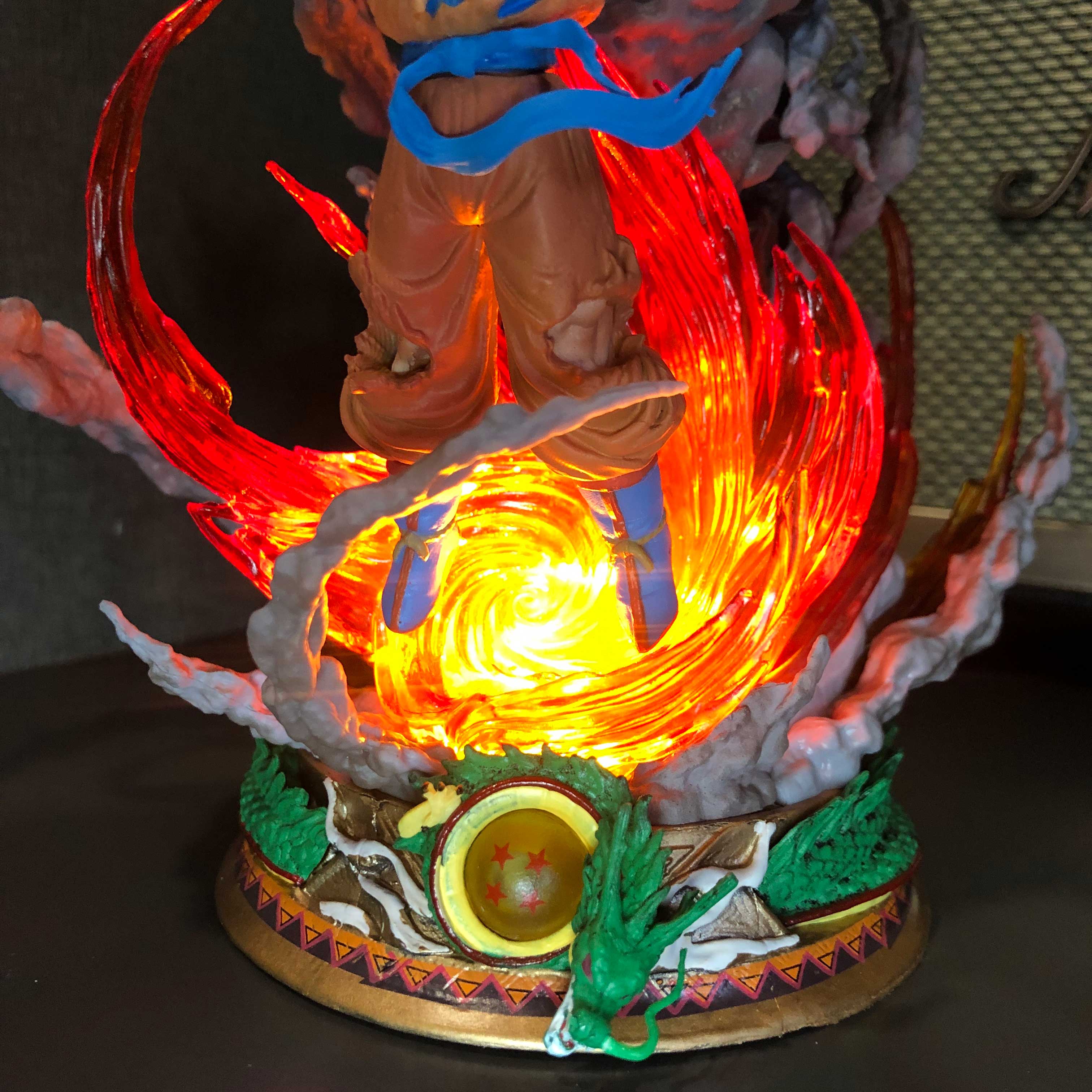 Mô hình Son Goku nâng cầu 23 cm có LED - Dragon Ball