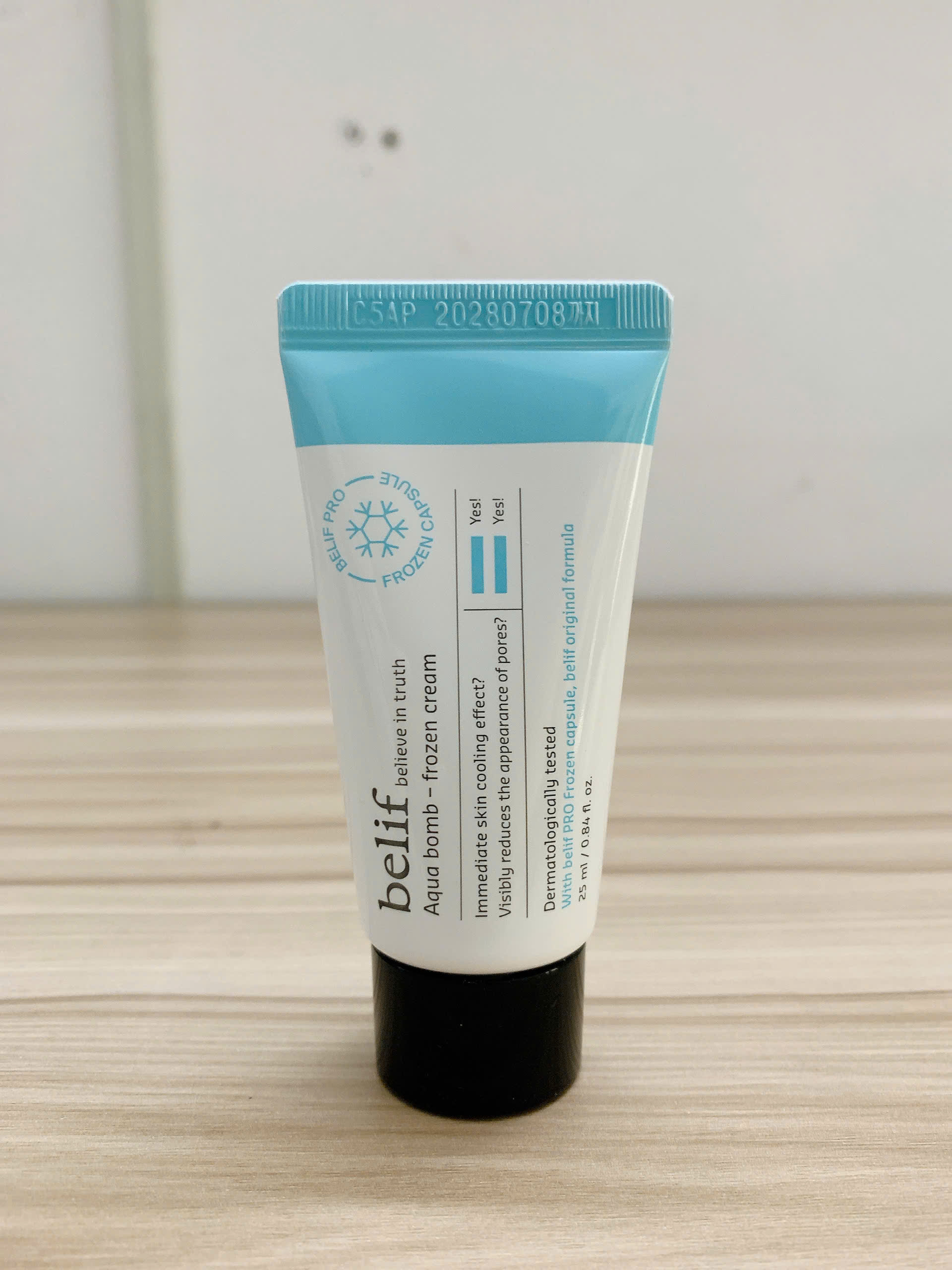 Kem dưỡng làm dịu da và thu nhỏ lỗ chân lông belif Frozen Cream 25ml