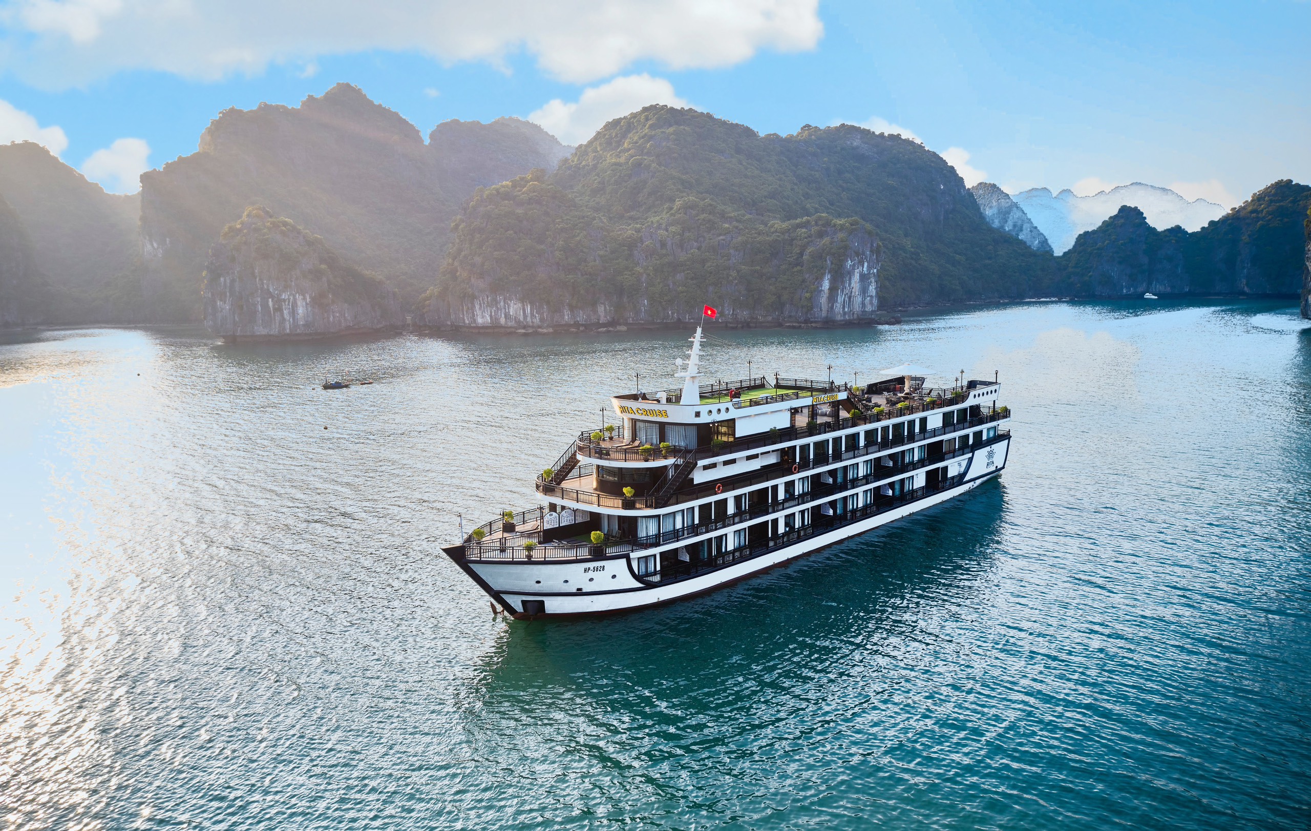Voucher 2N1Đ Ngủ Đêm Trên Du Thuyền 5 sao Rita Cruise Sang Trọng Tại Vịnh Hạ Long