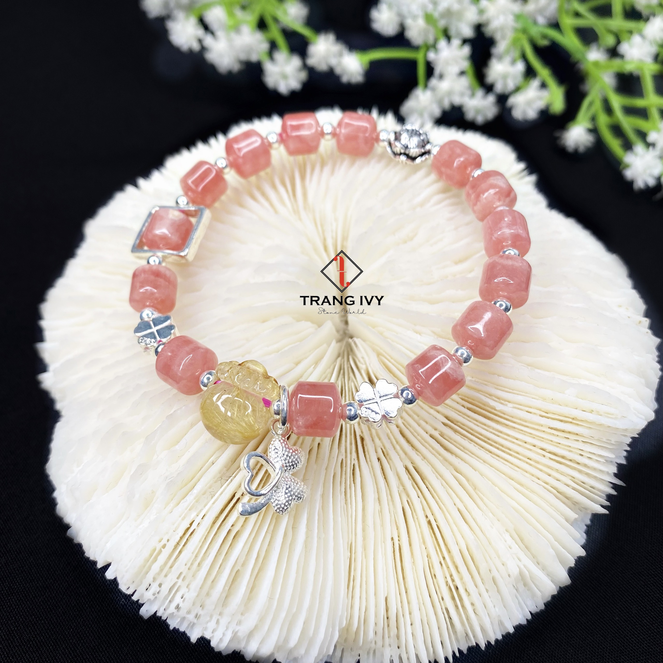 Vòng Tay Đá Đào Hoa Mix Charm Túi Tài Lộc