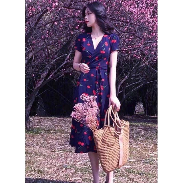 Đầm cherry form dài cổ v ngắn tay - trắng + xanh