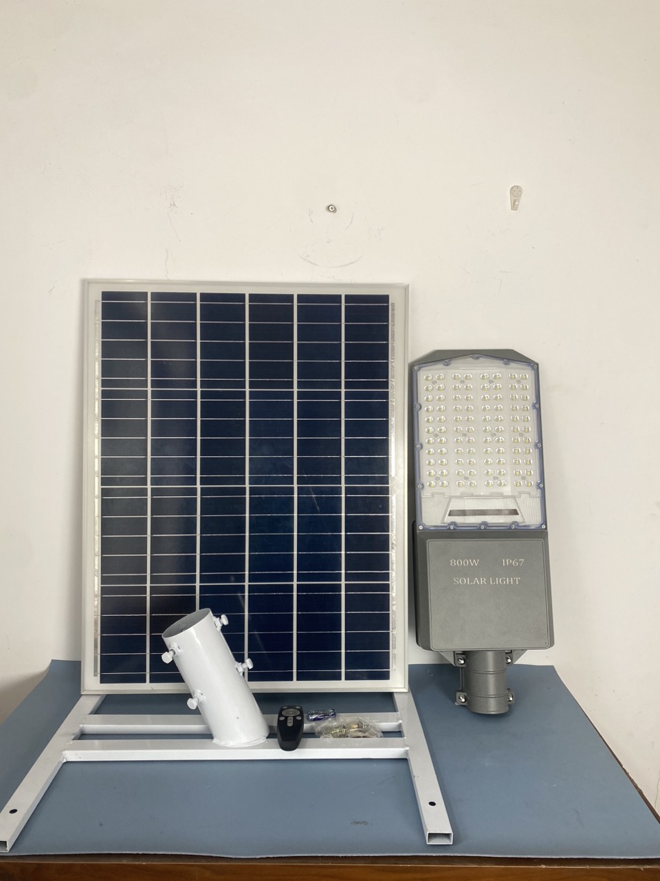 Đèn năng lượng mặt trời bàn chải 800W, Vỏ nhôm, Tấm pin NLMT rời, Ánh sáng trắng- 800WBC