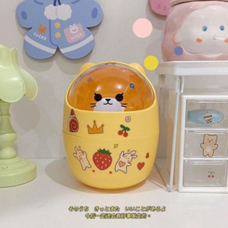 Thùng Rác Mini Hình Gấu Có Nắp Kiêm Hộp Đựng Bút Và Đồ Cá Nhân Để Bàn Tặng kèm sticker