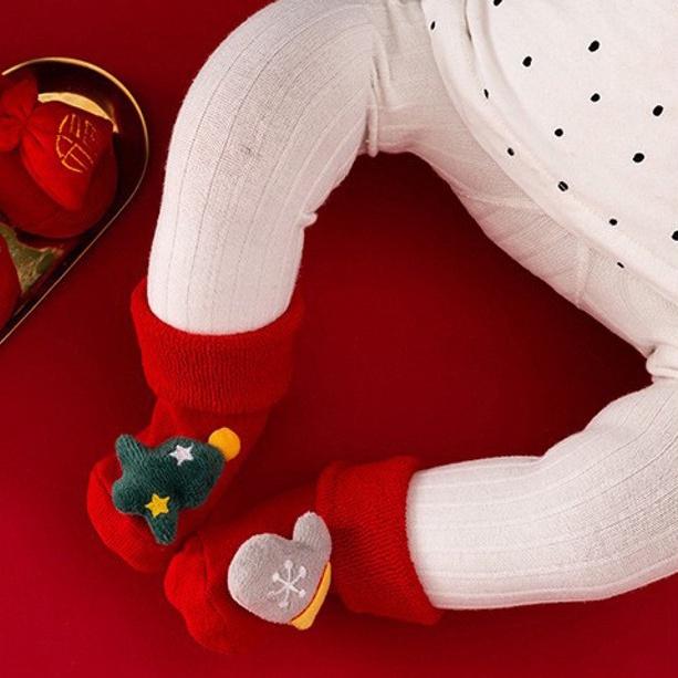 1 đôi vớ cotton mềm mại thoáng khí chống trượt họa tiết giáng sinh dễ thương cho bé