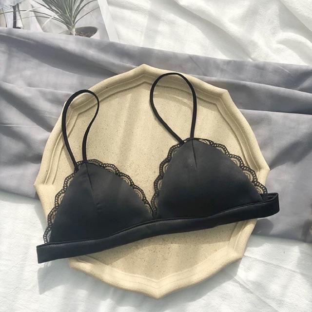 Áo Lót Bralette Vải Satin Dây Mảnh Không Gọng Viền Ren B066