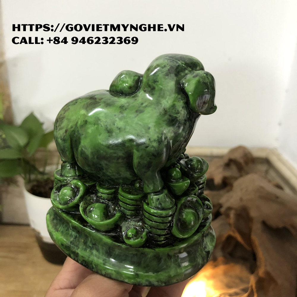 Tượng đá con Heo tượng đá trang trí phong thủy bàn làm việc cho tuổi Hợi - Chiều cao 11cm - Màu xanh lục bích