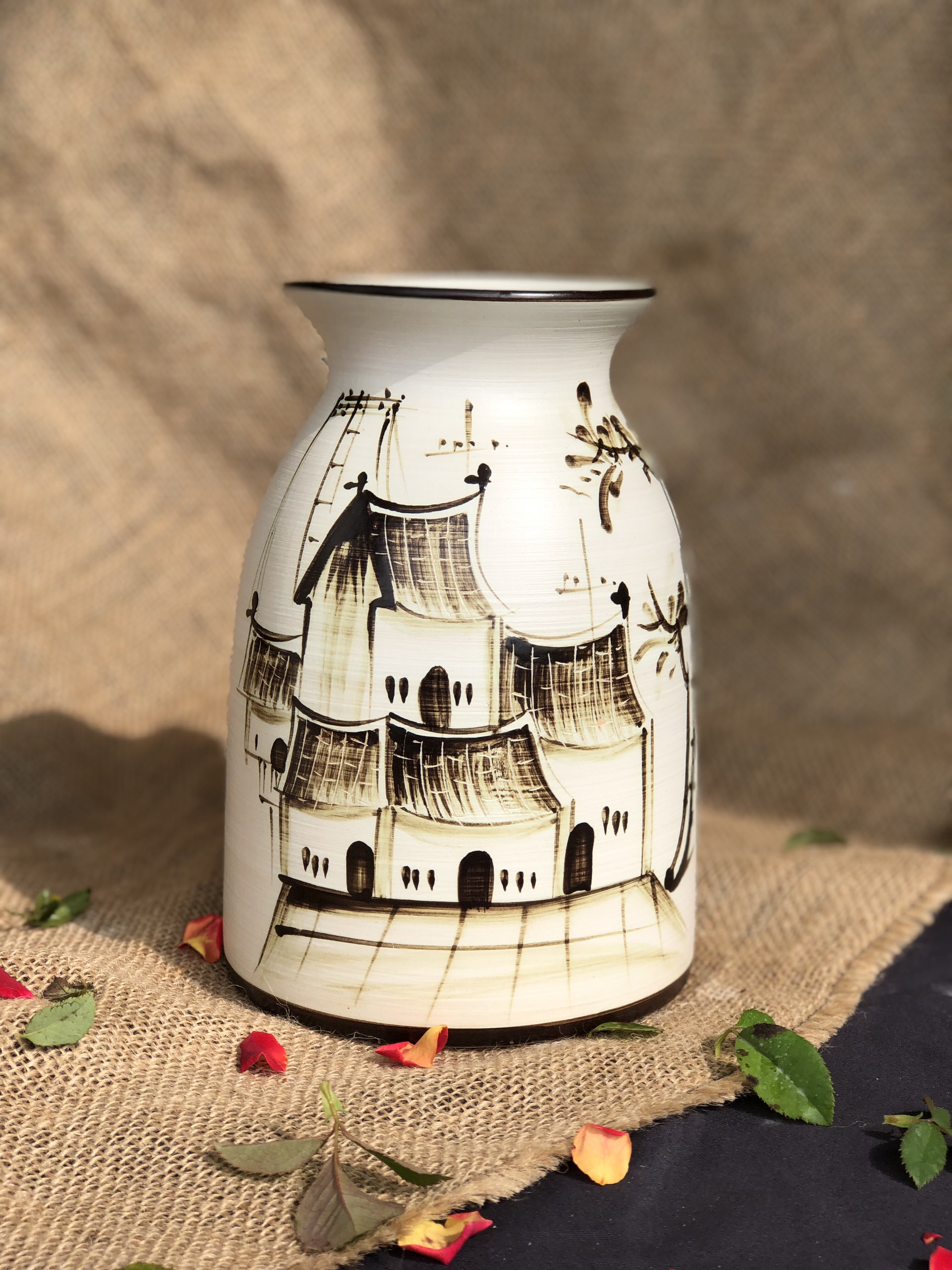 Bình cắm hoa phố cổ men chàm