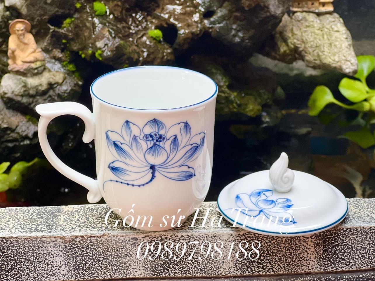 Cốc sứ Bát Tràng dung tích 350ml vẽ tay hoạ tiết sen cát tường