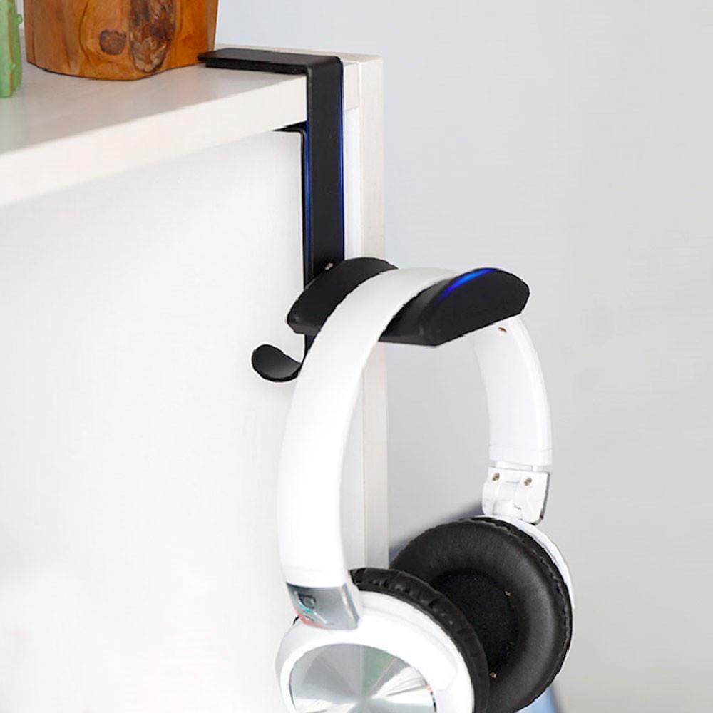 Kệ treo tai nghe chụp đầu cạnh bàn tiết kiệm không gian treo móc được cả hai chiều tiện lợi.
