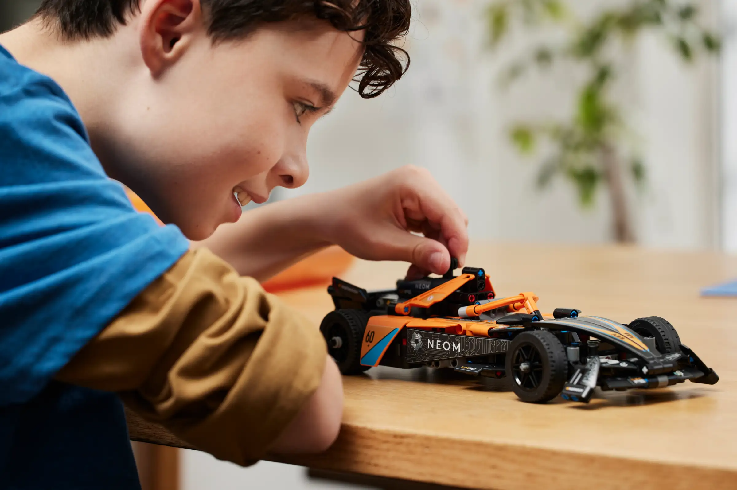 Đồ Chơi Lắp Ráp Xe Đua Thể Thao Neom Mclaren E - Neom Mclaren Formule E Race Car - Lego Technic 42169 (452 Mảnh Ghép)