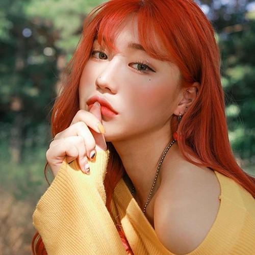 Nhuộm tóc màu đỏ ánh cam kèm oxi và gang tay