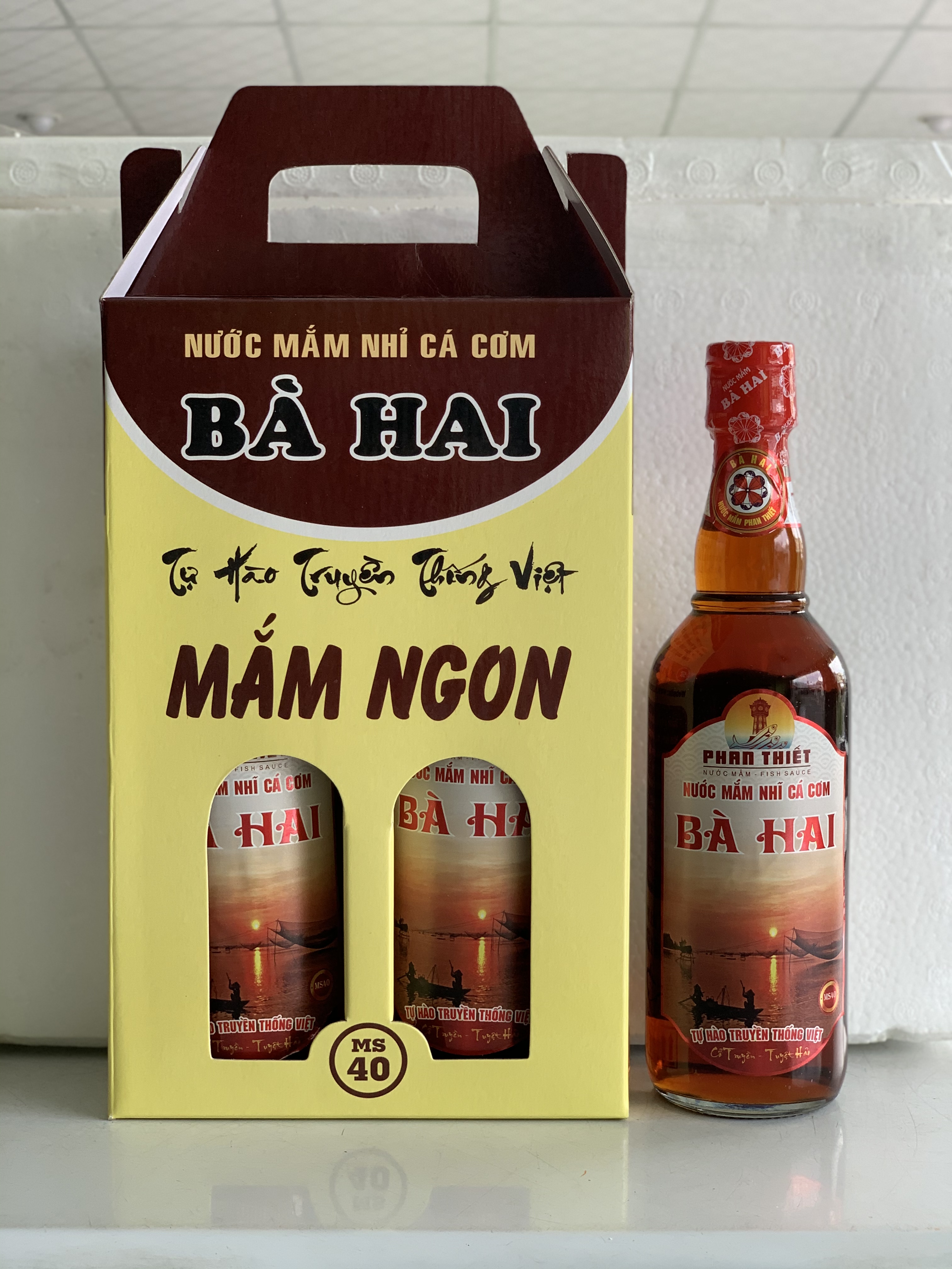 Xách 2 Chai Nước Mắm Nhĩ Cá Cơm Đặc Biệt Bà Hai ( 2 x 500ml )