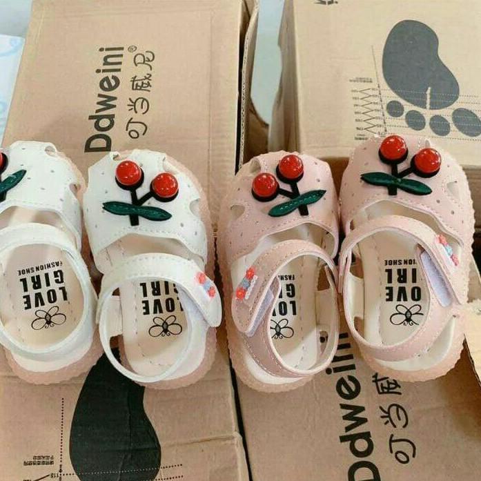 Giày sandal tập đi cho bé gái hình cherry đáng yêu