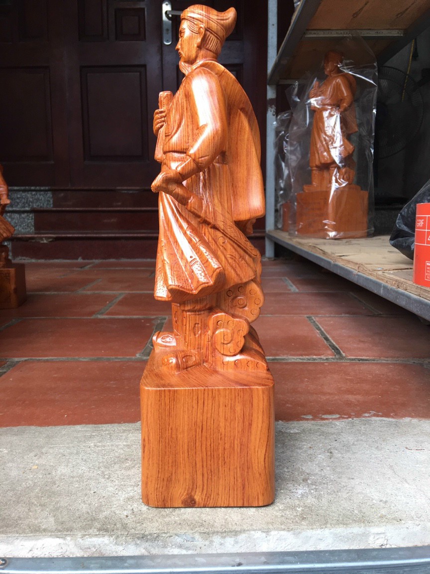 Tượng điêu khắc trần quốc tuấn ,trần hưng đạo vương bằng gỗ hương đá kt cao 60cm