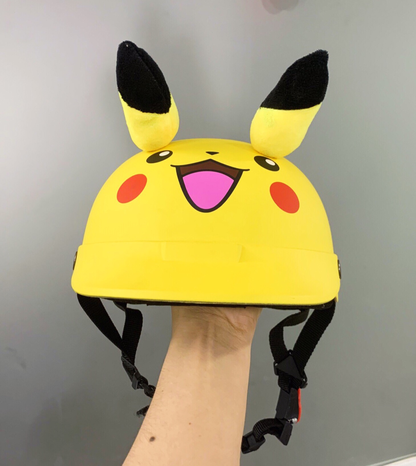 Mũ bảo hiềm Trẻ En 1/2 Pikachu có tai - Tặng Kèm Chong Chóng