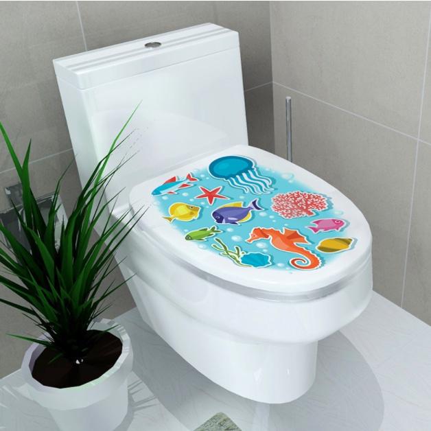 Decal dán Toilet - hình Chú Bò đen xinh xắn