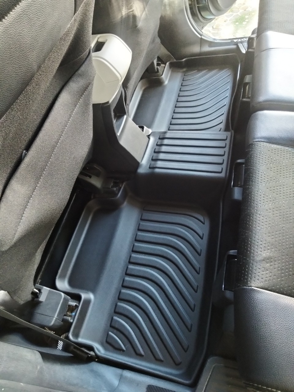 Thảm lót sàn xe ô tô Toyota Veloz/ Avanza 2022 Nhãn hiệu Macsim chất liệu nhựa TPE hàng loại 2