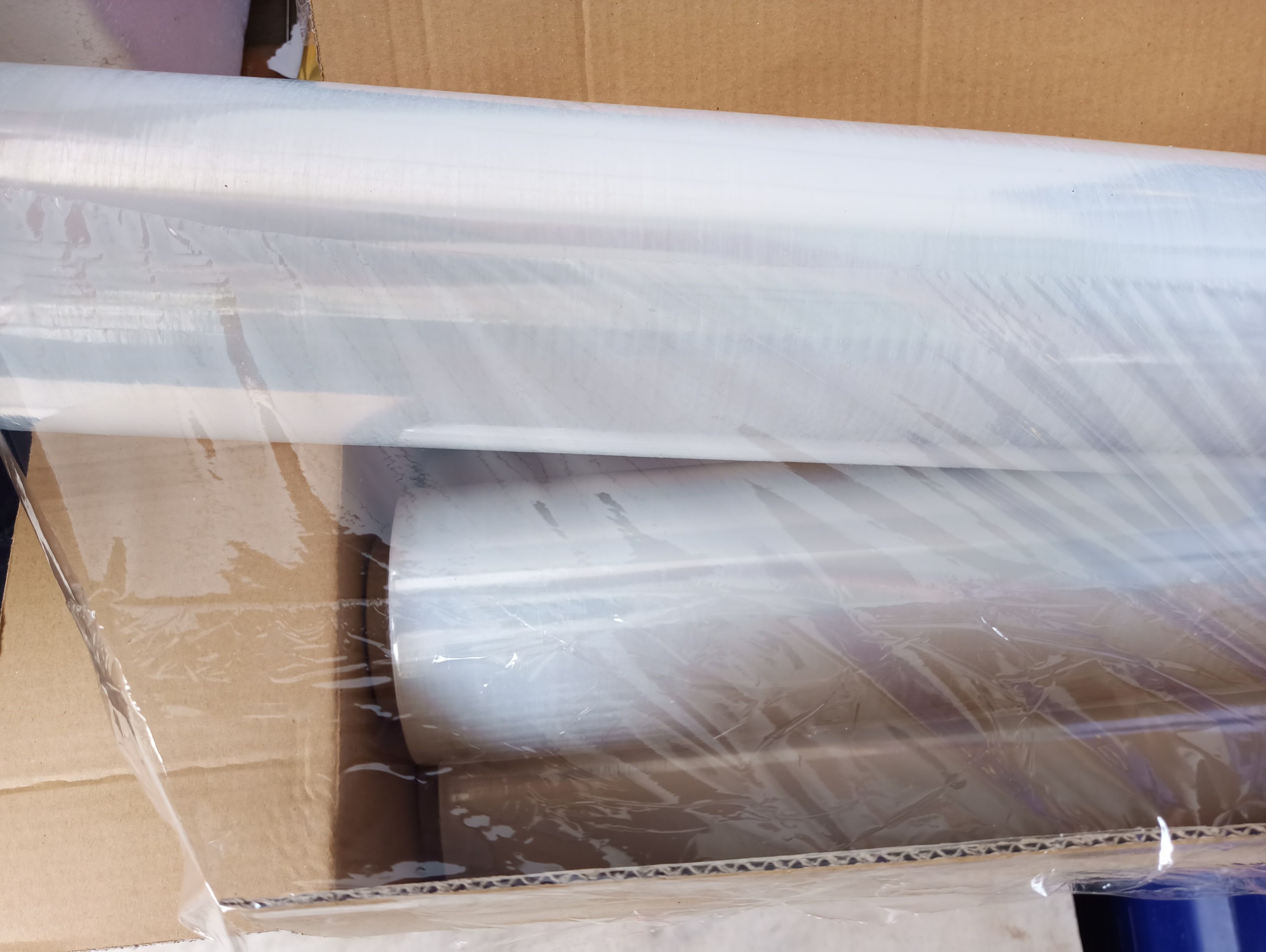 Màng PE quấn hàng, bảo vệ hàng hóa 50cm x 2.6kg