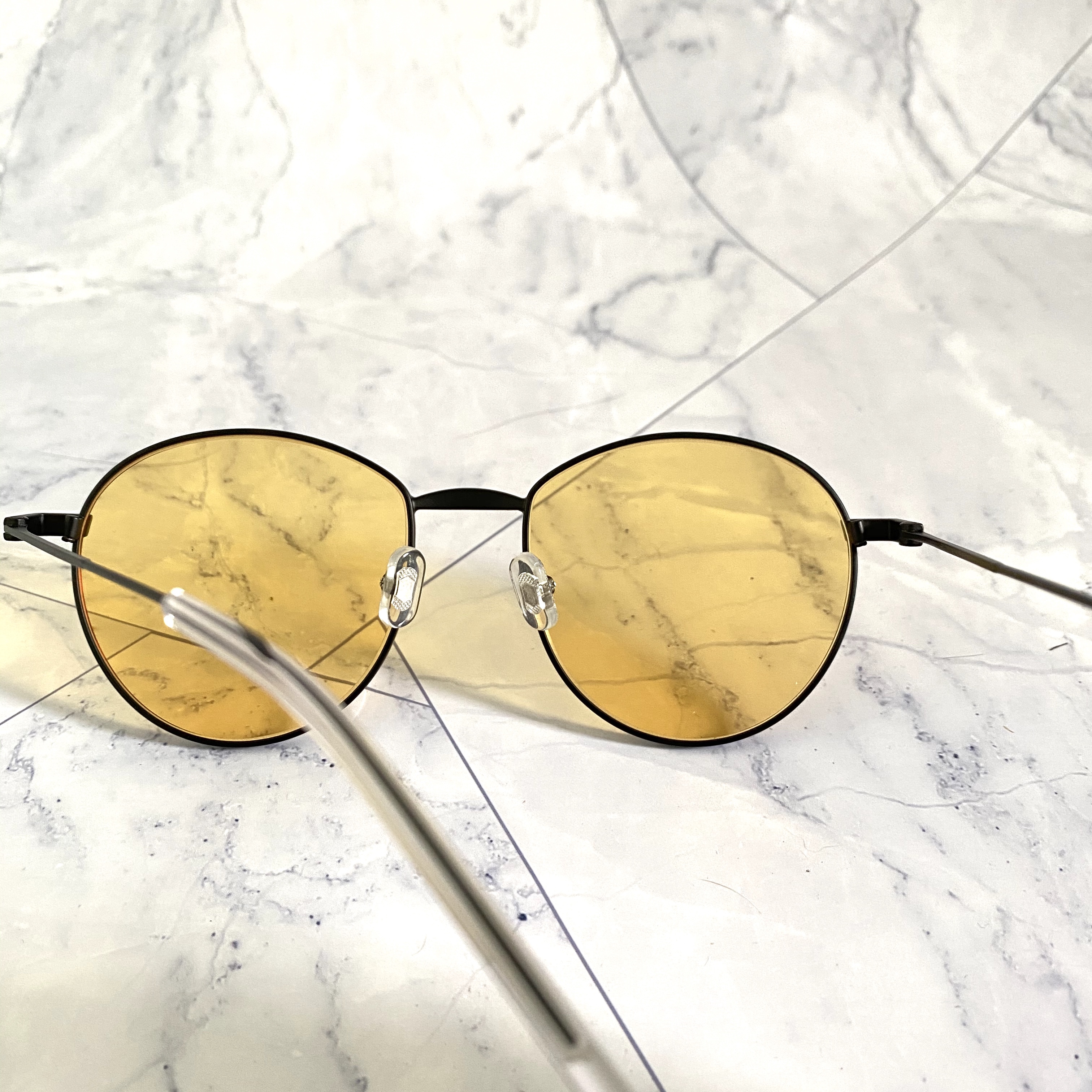 Kính mát màu vàng thời trang sành điệu