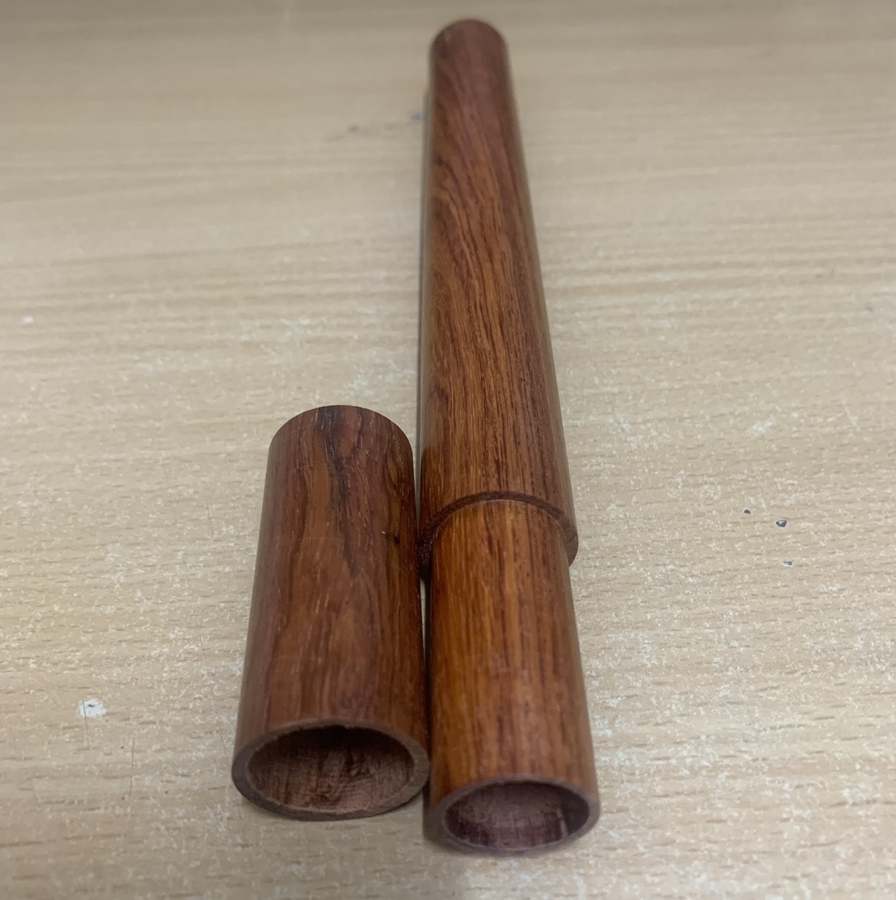Vỏ ống gỗ chứa nhang tăm