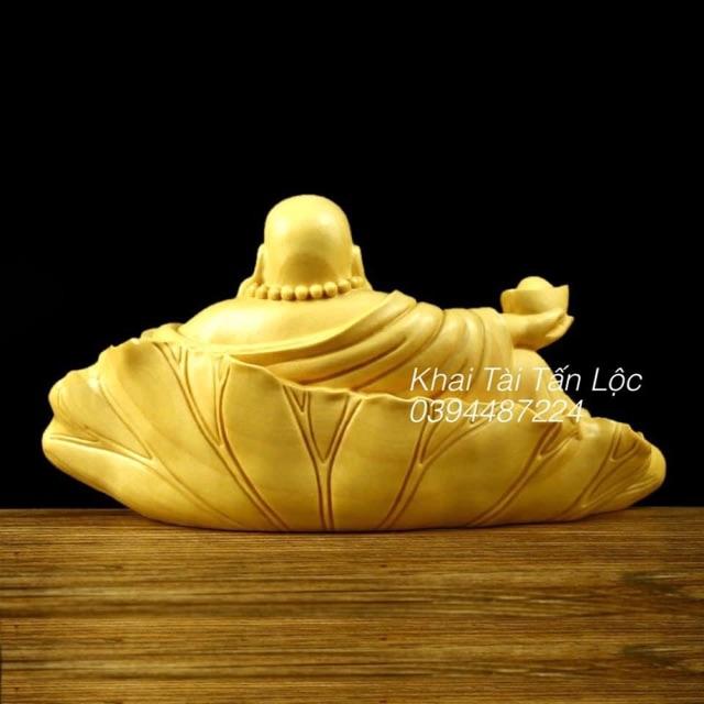 Tượng Phật Di Lặc ngồi lá sen cầm thỏi vàng gỗ hoàng dương cao 7 cm