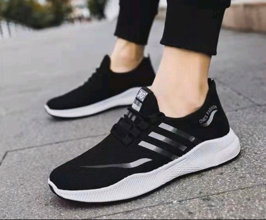 Giày nam mẫu mới hot trend 2021 kiểu dáng thể thao, trẻ trung năng động 3 sọc kẻ k5