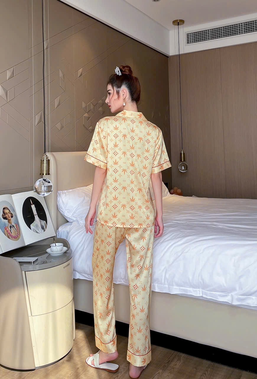 Bộ Đồ Ngủ Lụa Quảng Châu Cao Cấp Vàng Sang Xinh Xắn