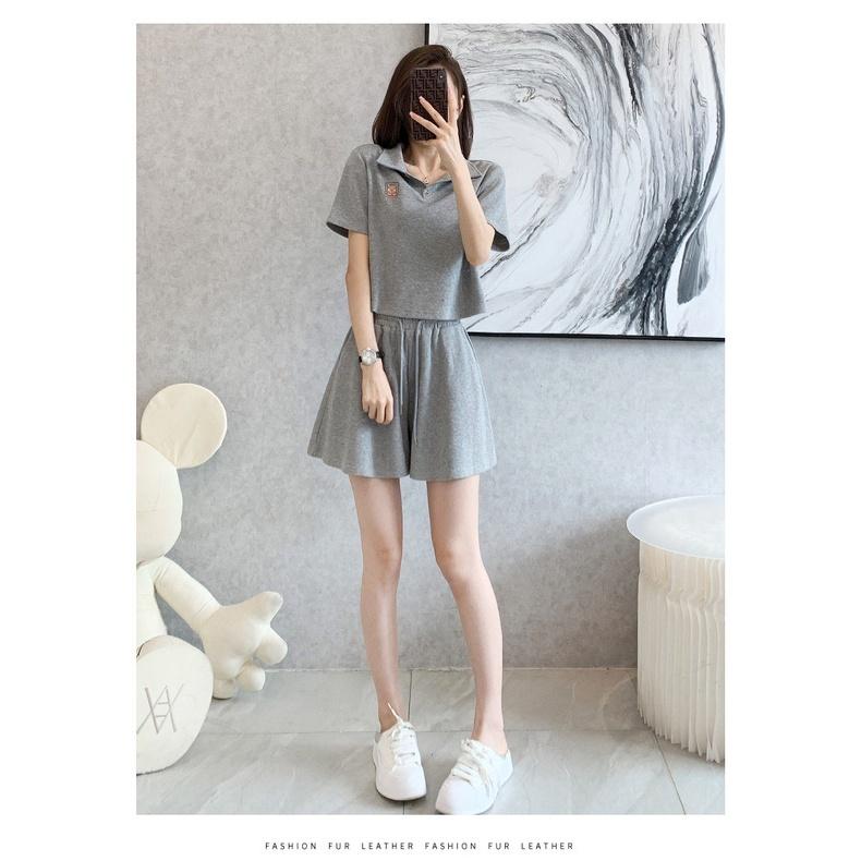 Bộ Áo Thun Cổ Polo Logo Ngực Kèm Quần Giả Váy Dáng Xòe