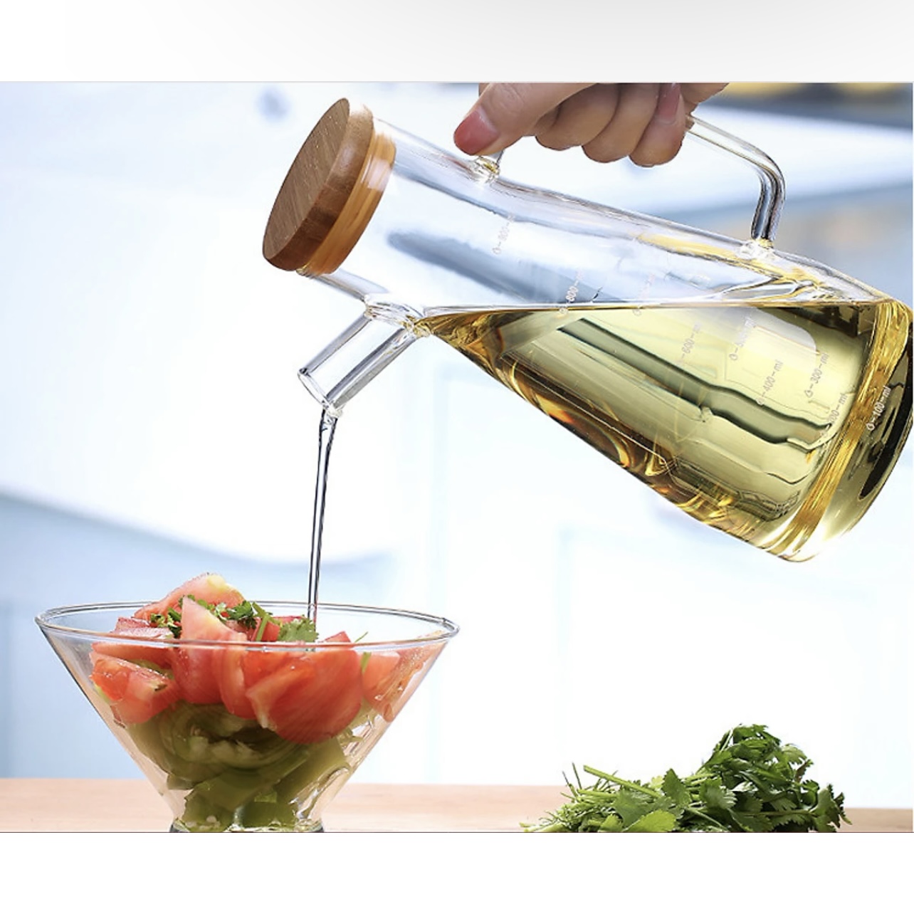 Bình đựng dầu ăn bằng thuỷ tinh chia vạch 650ml cao cấp