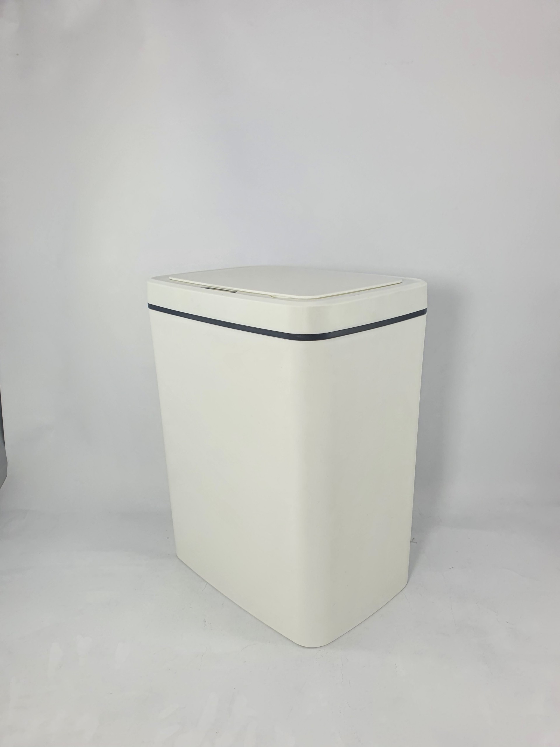 Thùng Rác Cảm Ứng Tự Động Thông Minh Sạc Tích Điện 3 Chế Độ Mở, Chống Nước Tốt, Siêu Tiện Lợi