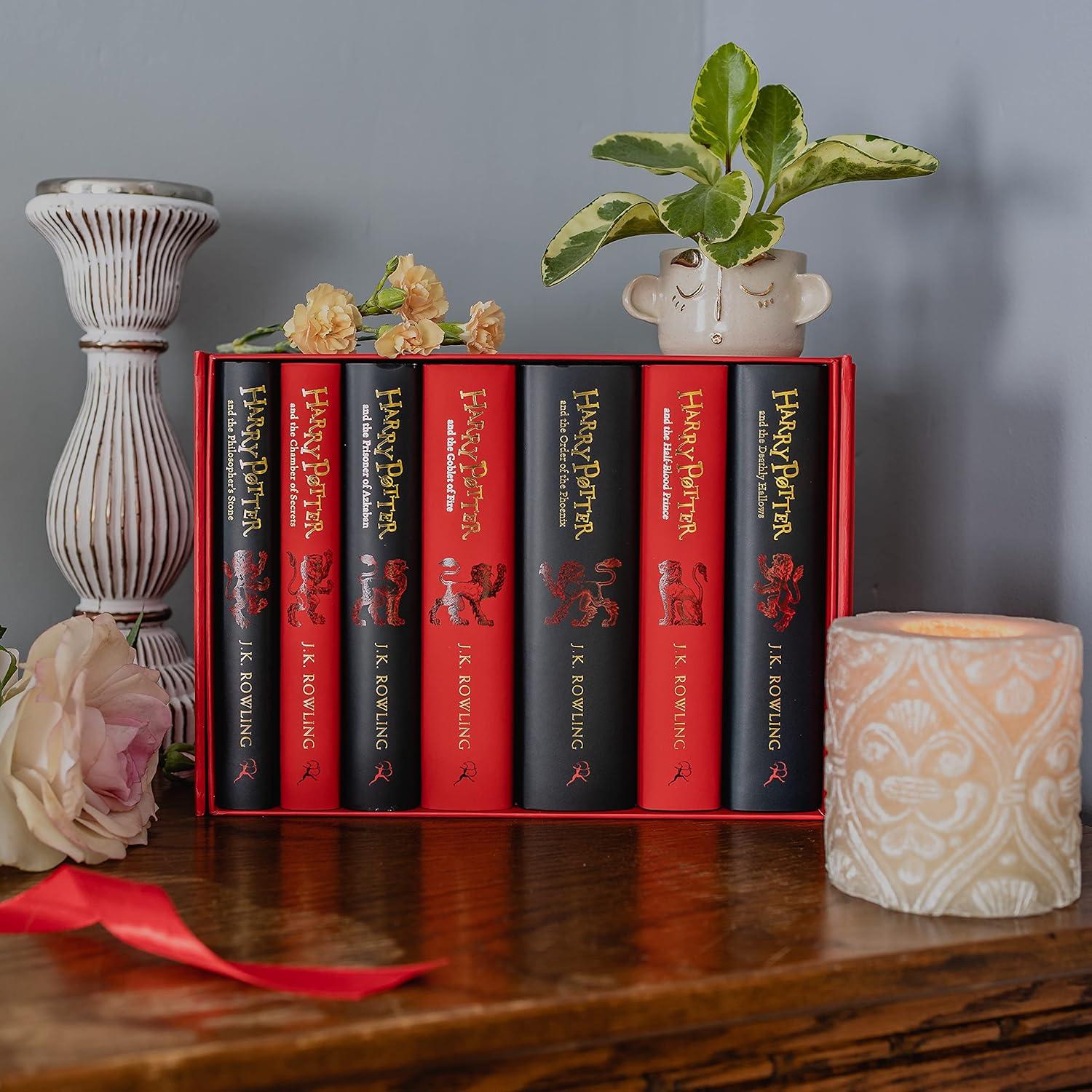 Sách ngoại văn: Harry Potter Gryffindor House Edition Hardback Box Set