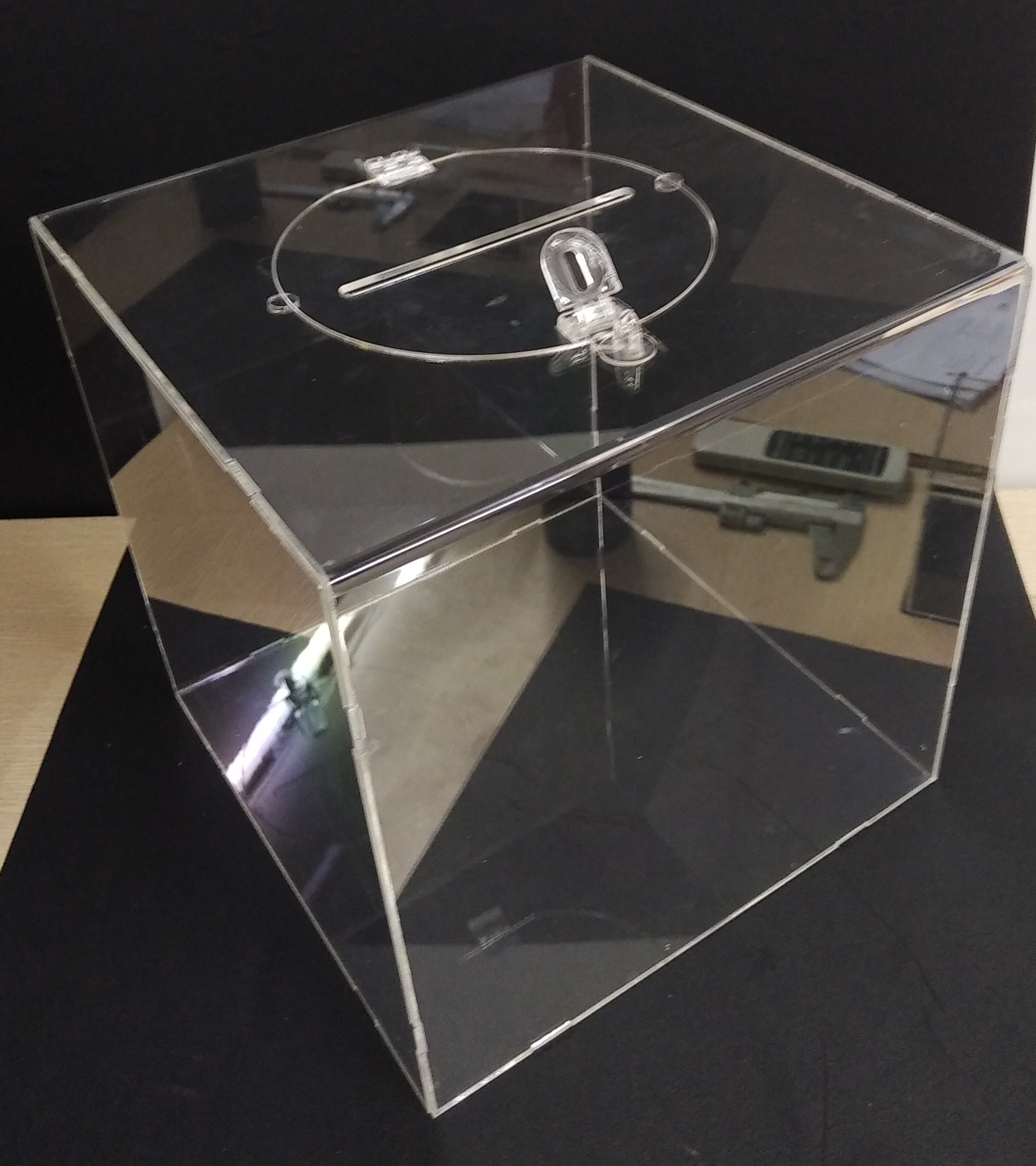 Hòm phiếu, hòm bốc thăm 25x25x25cm mica trong