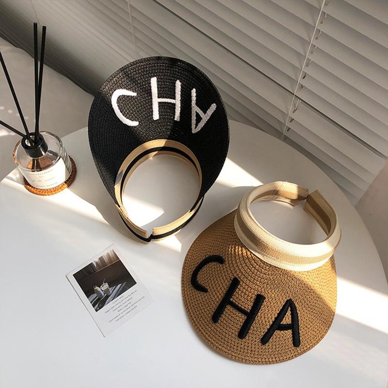 Nón cói rộng vành thêu chữ