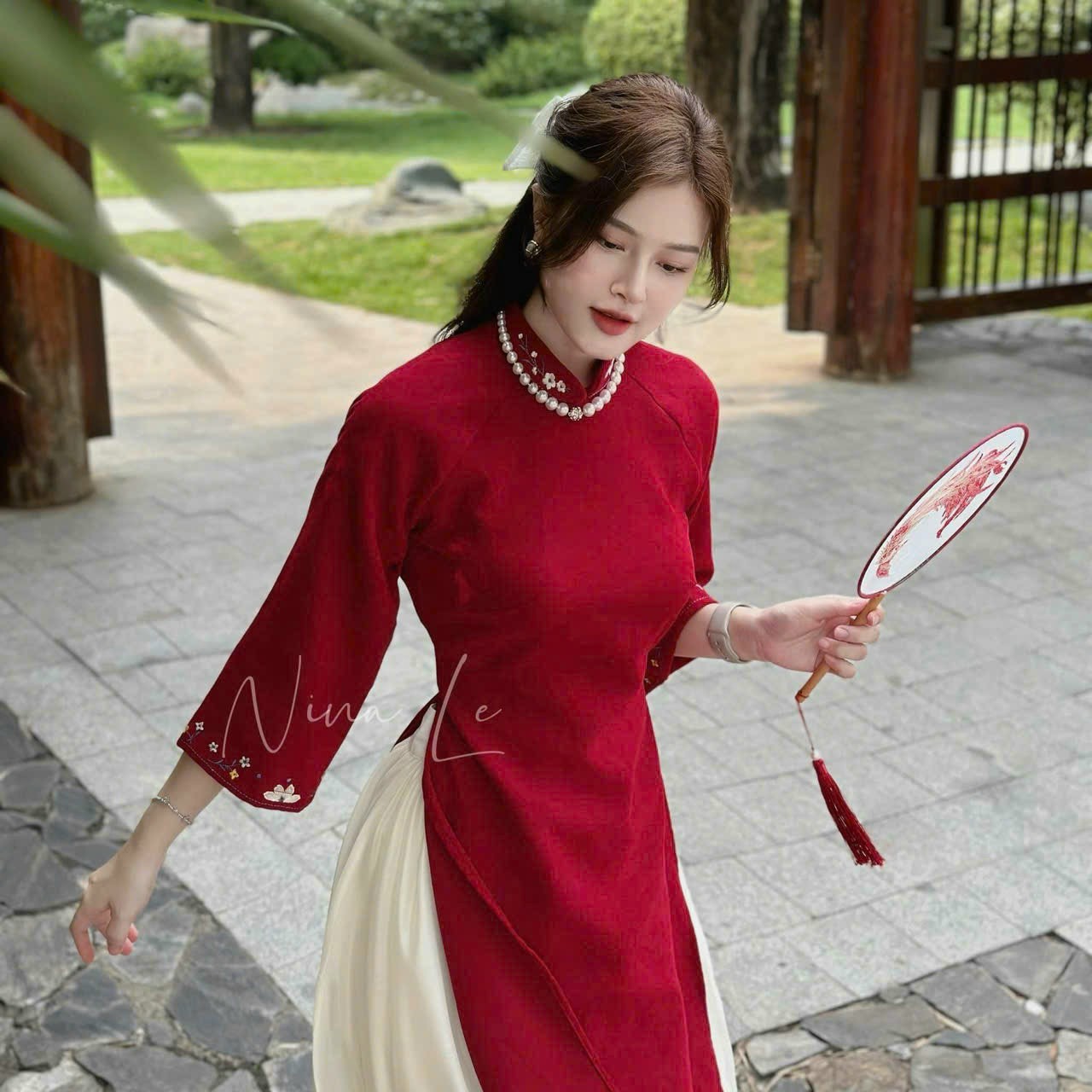 ÁO DÀI ĐỎ THÊU HOA VÀ CHÂN VÁY 2 LỚP