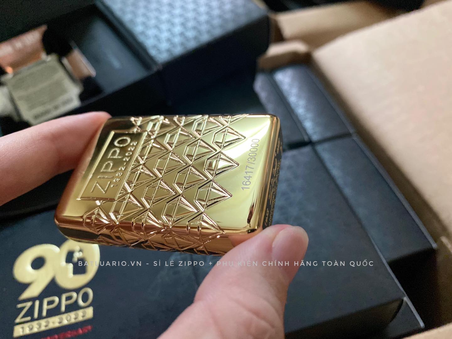 Bật Lửa Zippo 49866 – Zippo 90th Anniversary Limited Edition – Zippo 2022 Collectible Of The Year Asia – Gold Plated – Zippo Coty 2022 Asia