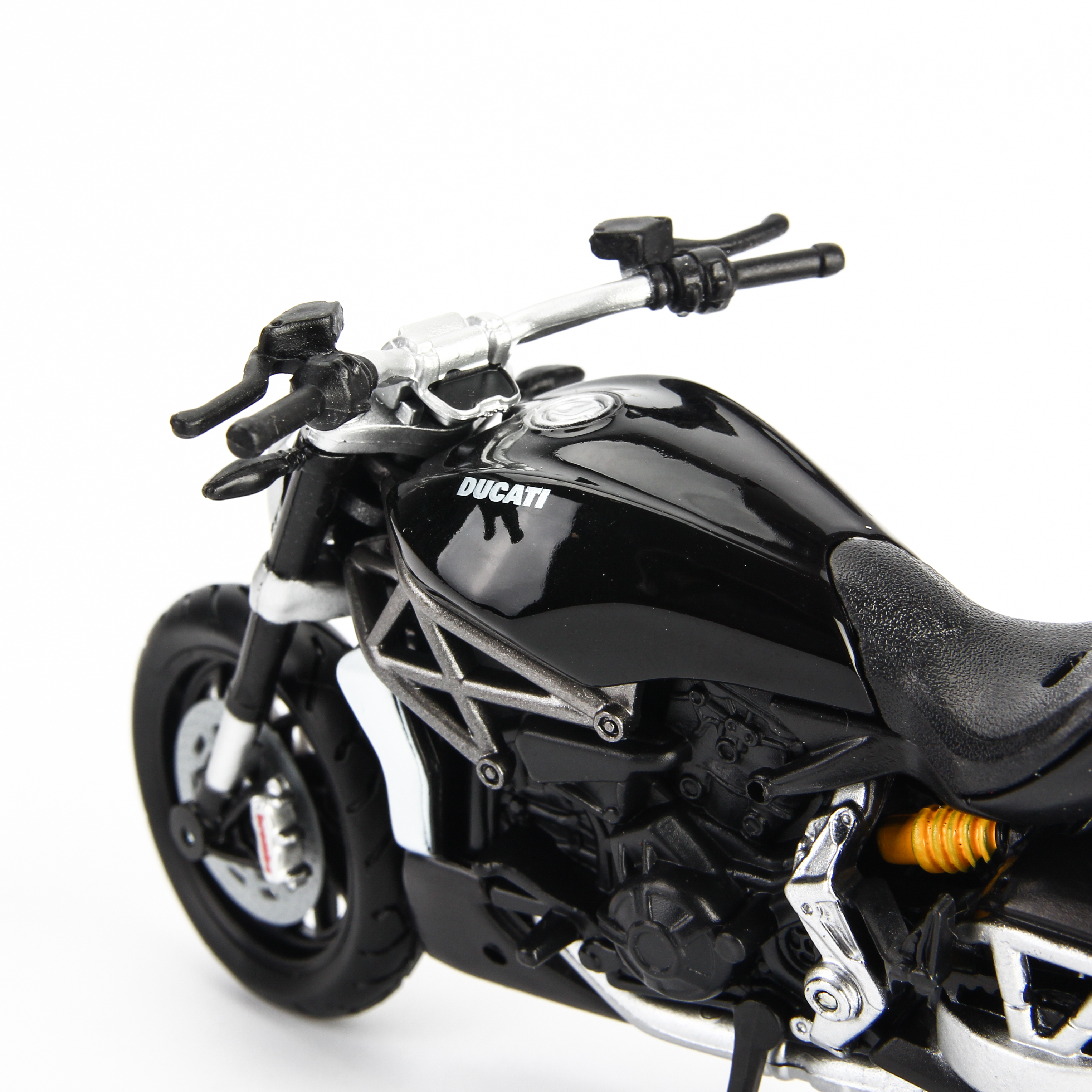 Mô hình xe mô tô Ducati X Diavel S 1:18 Bburago - 18-51066