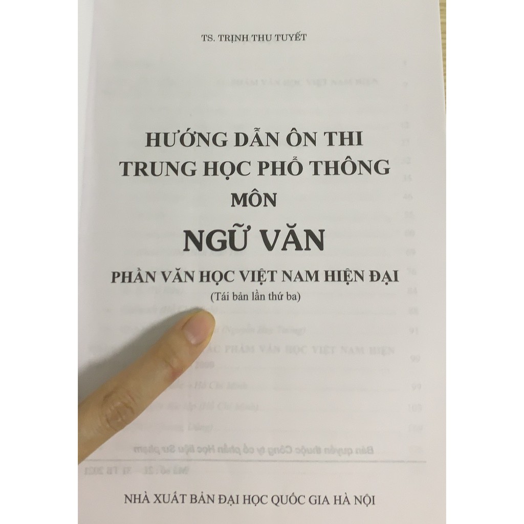 Sách Hướng dẫn ôn thi THPT môn Ngữ Văn phần Văn học hiện đại (Bản mới nhất 2021)