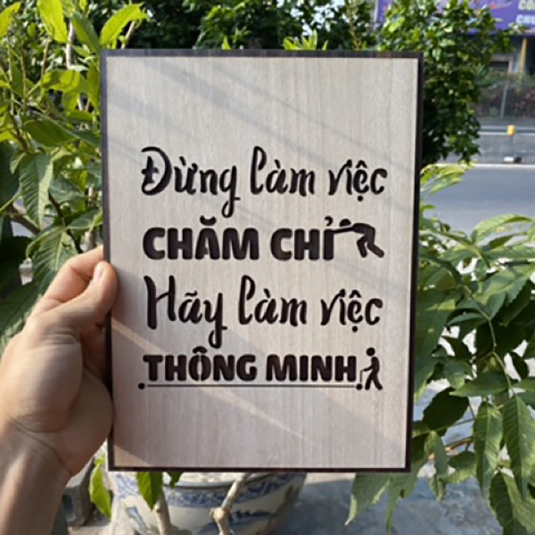 Tranh gỗ treo tường_Đừng làm việc chăm chỉ hãy làm việc thông minh_CRN_01