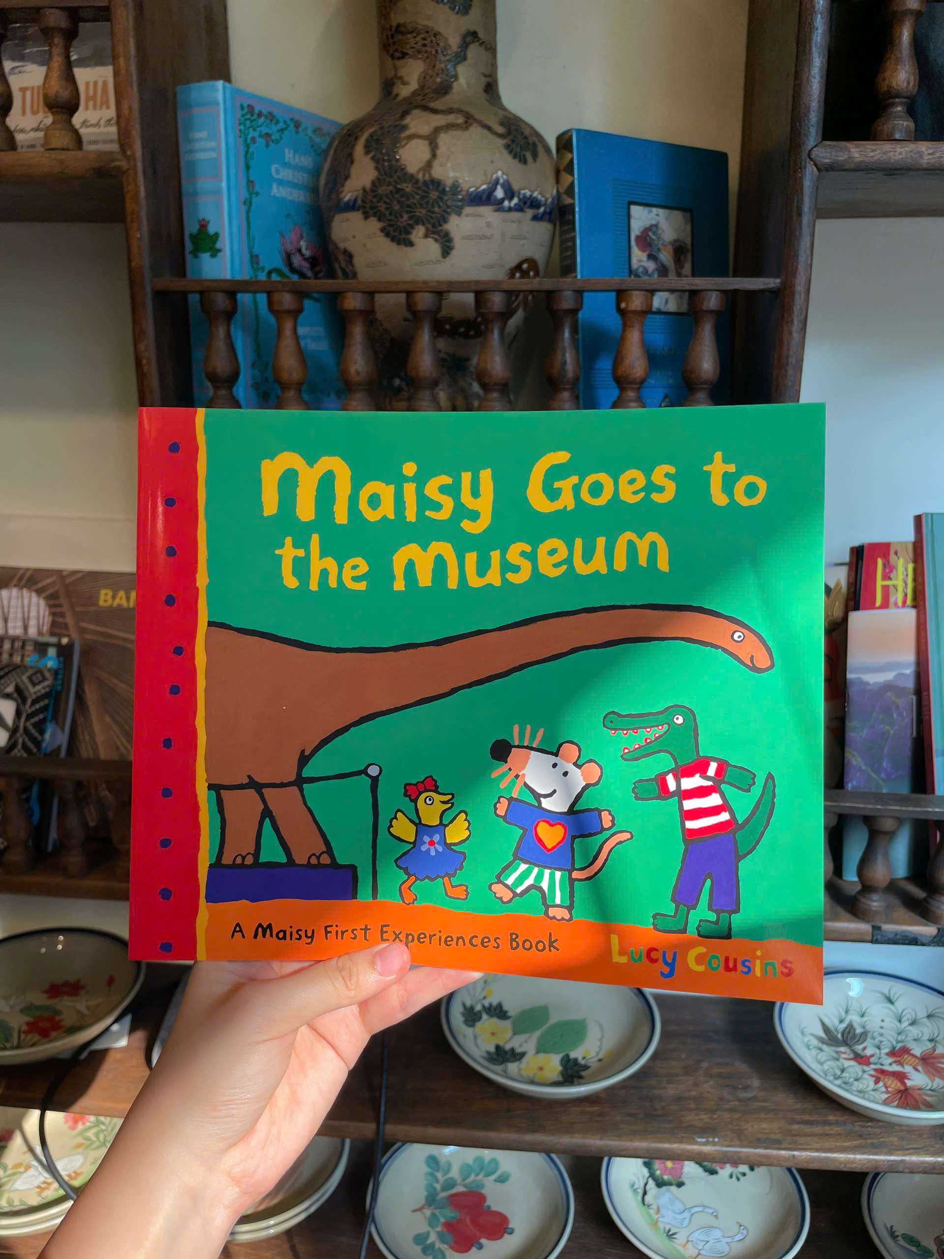 Sách - Maisy Goes to the Museum by Lucy Cousins - Children Picture Story book in English - Ngoại Văn