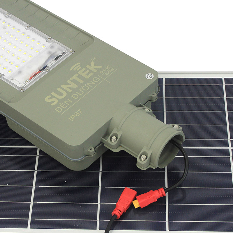 Đèn Đường Năng Lượng Mặt Trời SUNTEK DA-02 Solar Street Light 200W - Chip Led SMD 5054, 2340 Lumen, Sáng 20 giờ, Tự động Bật/Tắt, Điều khiển Từ Xa, Chống Nước/Bụi/Sét