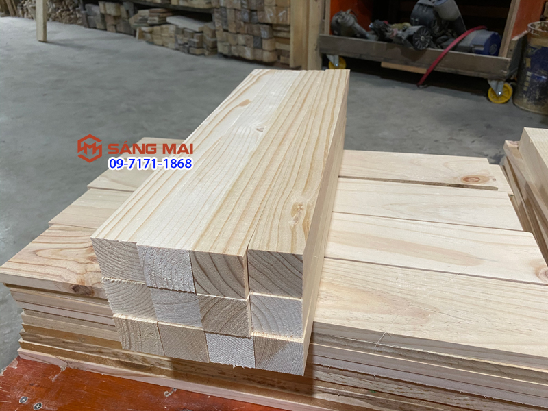 Thanh gỗ thông vuông 4cm x 4cm x dài 50cm + láng mịn 4 mặt