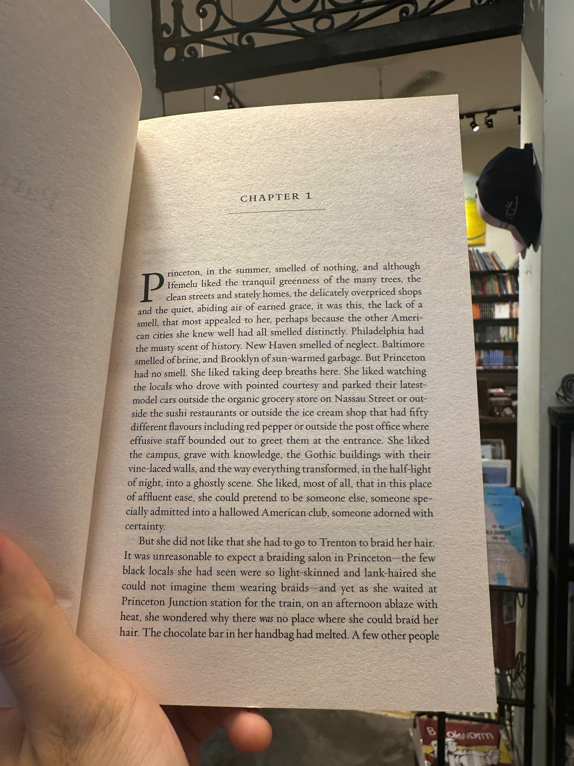 Sách - Americanah by Chimamanda Ngozi Adichie | Literary Fiction / Ngoại văn Nhập khẩu UK