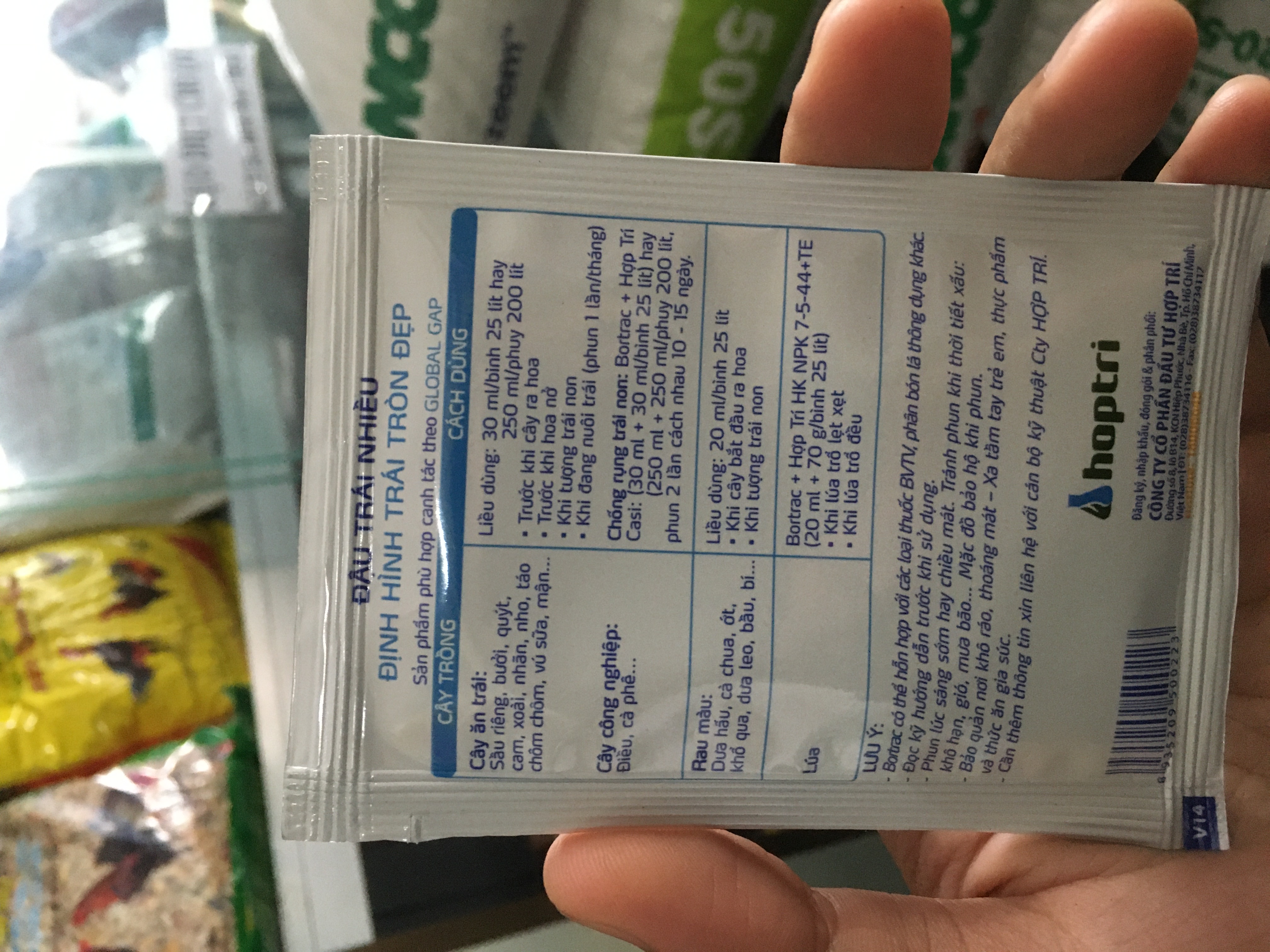 Yara vita bortrac phân bón lá vi lượng đậu trái nhiều ,định hình trái tròn đẹp chuyên dùng cho cây ăn trái , cây công nghiệp , cây rau màu , lúa