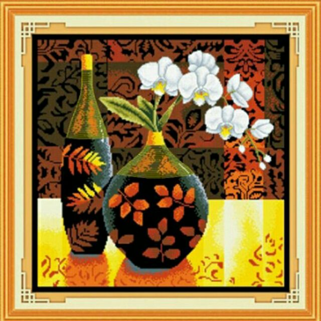 Tranh thêu chữ thập bình hoa kích thước 54×54 cm chưa thêu.