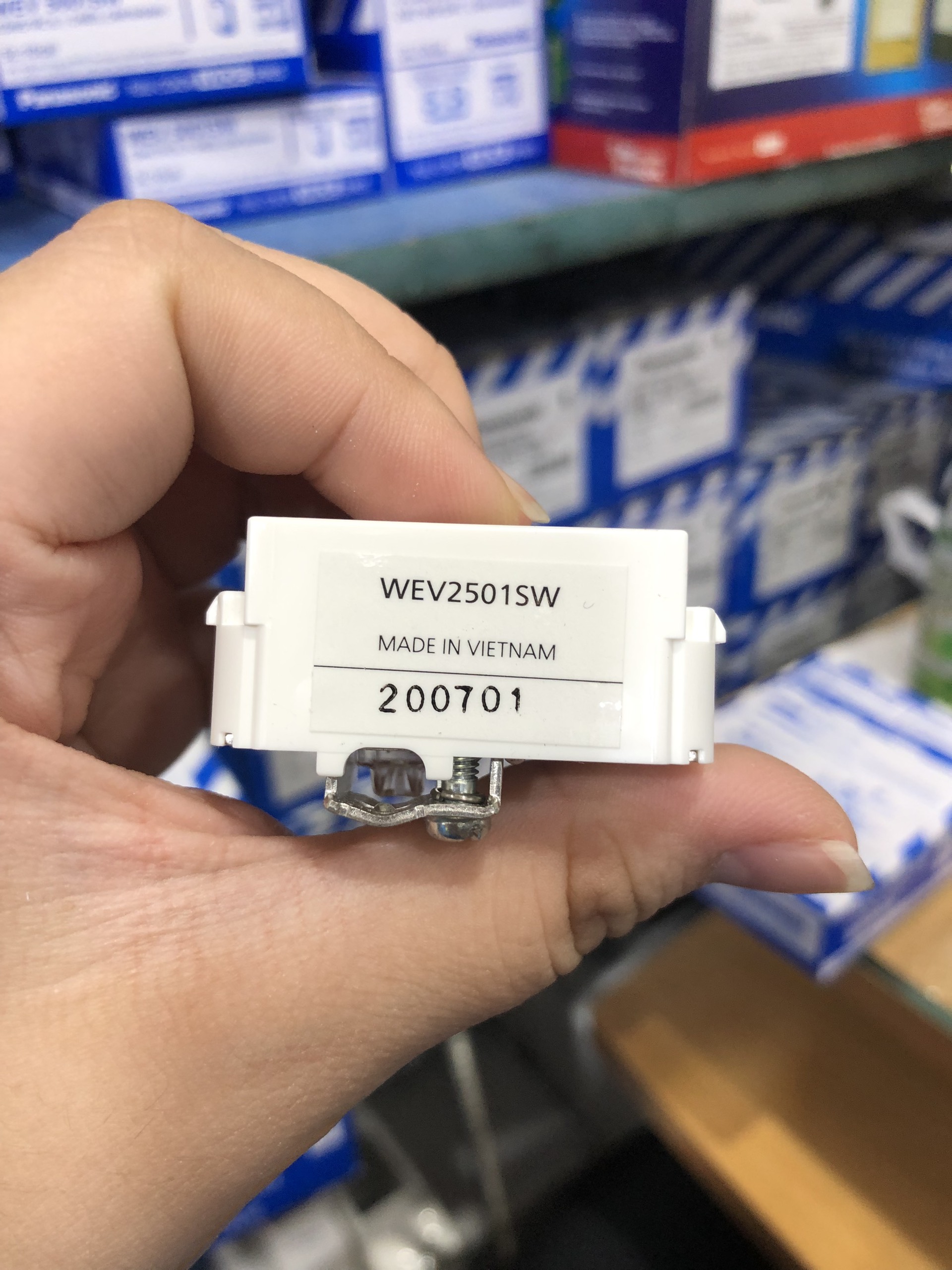 Ổ cắm anten TV Panasonic WEV-2501SW Wide - Hàng chính hãng