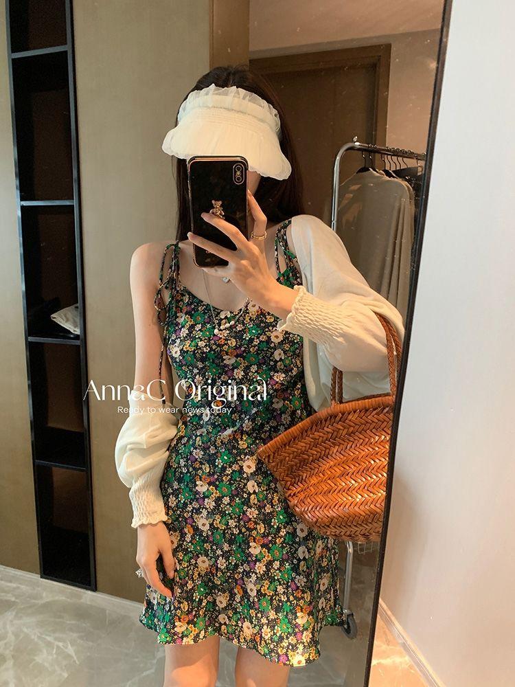 DONGSHOP 2023 Mùa hè Hàn Quốc cổ điển sling váy hoa mảnh đầm thiết kế phụ nữ nhỏ v cổ khí chất một từ váy ngắn