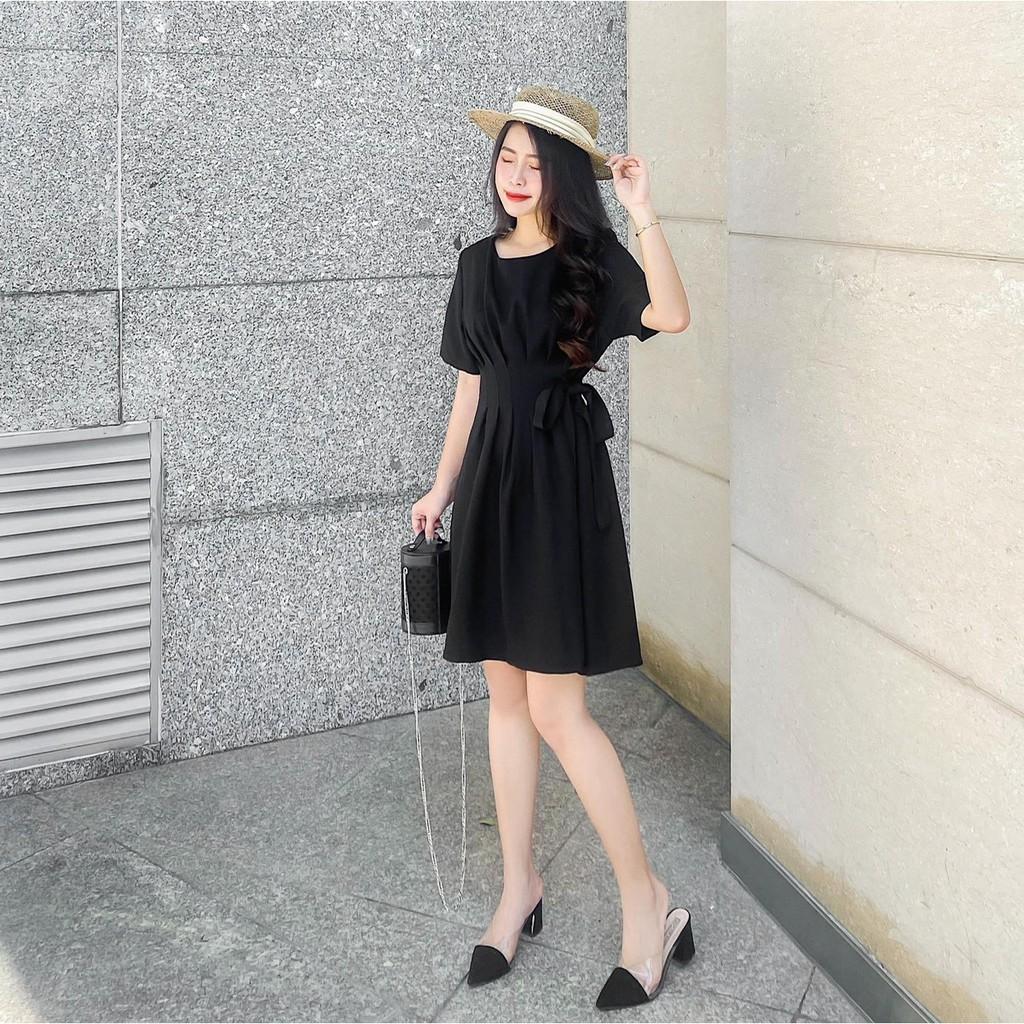 ĐẦM TRẮNG ĐEN XẾP LY EO CÓ DÂY CỘT CỔ TRÒN TAY LỠ DÁNG XÒE