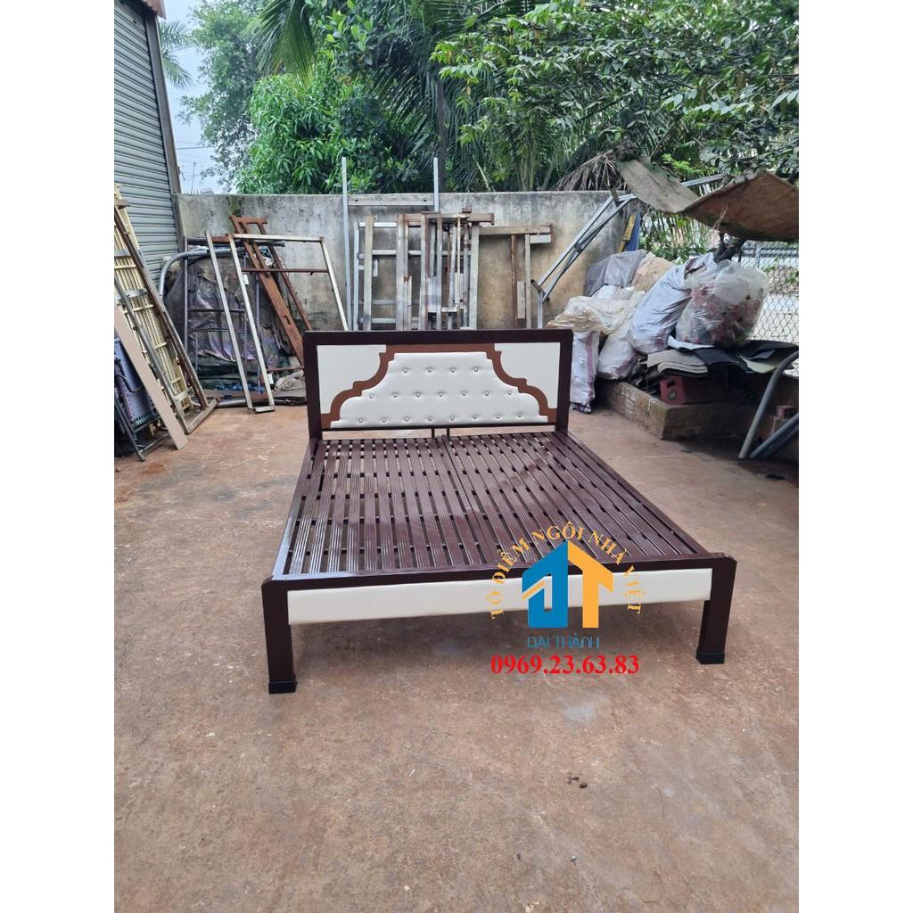 Giường sắt hộp cao cấp MS20 kích thước 1m4x2m màu nâu