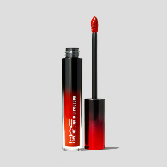 Son kem chứa dưỡng ẩm mỏng nhẹ với satin finish và chất son mịn mượt suốt 12 giờ MAC Love Me Liquid Lipcolour - Liquid Lipstick 3.1ml